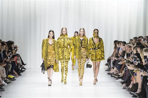 versace pokaz wiosna lato 2018|10 najważniejszych momentów na tygodniach mody SS18.